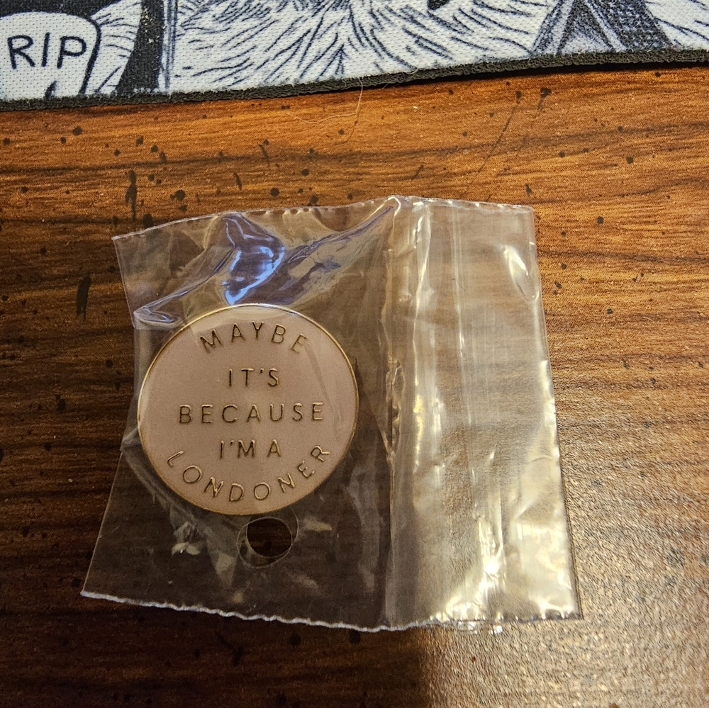 Burberry London Themed Pin Set - Picture 5 of 11
